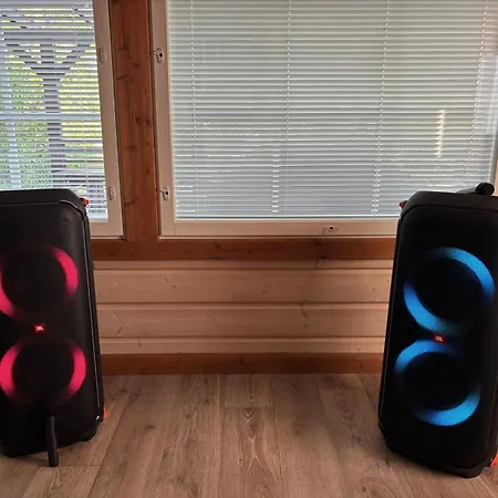 Luksushuvila Louhosjaerven Rannalla فيلة